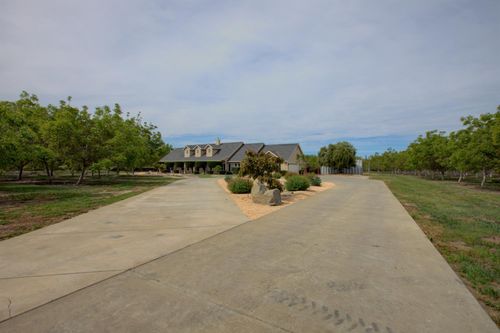 1054 Townhill Road, Oakdale, CA, 95361 | Card Image