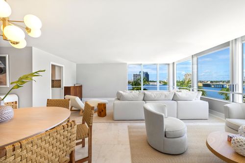 510511-b-44 Cocoanut Row, Palm Beach, FL, 33480-4080 | Card Image