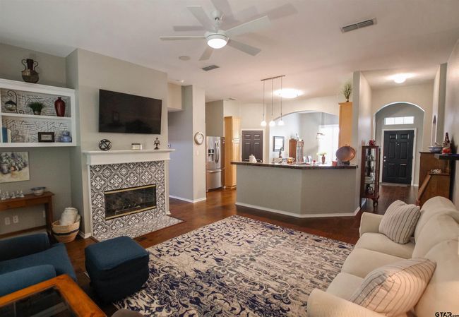 610 Winding Brook Ln, House other with 3 bedrooms, 2 bathrooms and null parking in Tyler TX | Image 9