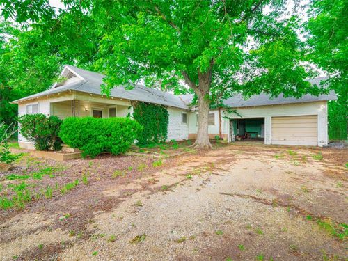 3104 S Main St, Taylor, TX, 76574-5517 | Card Image