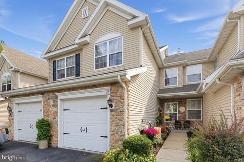 207 Laurel Ct, MORGANTOWN, PA, 19543-9312 | Card Image