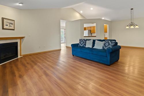 18-6245 S Creekside Drive, Milwaukee, WI, 53110 | Card Image