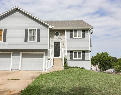 104 Brookridge Dr, Harrisonville, MO, 64701-3900 | Card Image