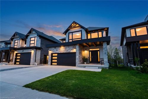 581 Doonwoods Cres, Kitchener, ON, N2P0E5 | Card Image
