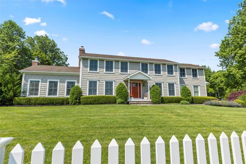 16 Dyke Rd, Setauket, NY, 11733-3055 | Card Image