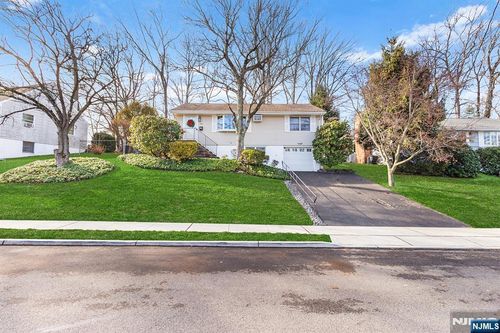 69 Hilltop Ter, Bloomingdale, NJ, 07403-1509 | Card Image