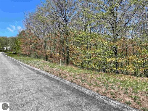 4863 Grayhawk Blvd, Traverse City, MI, 49684-7025 | Card Image