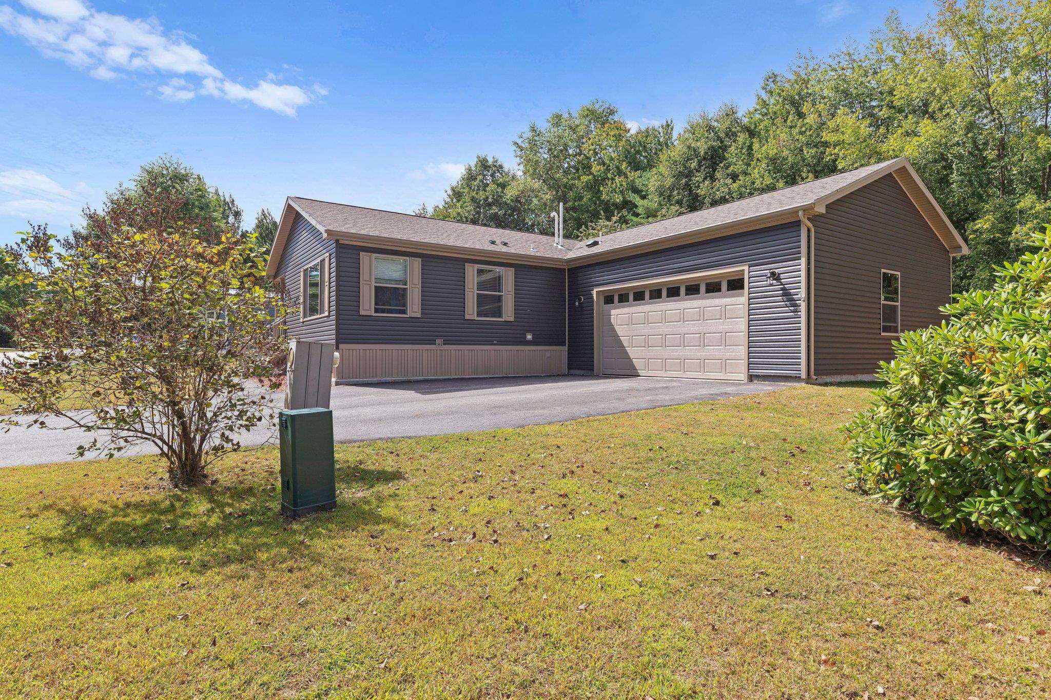 Gooseberry Cir, Rochester, NH 03867