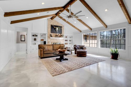 233 Pebble Crk, Livingston, TX, 77351-6210 | Card Image