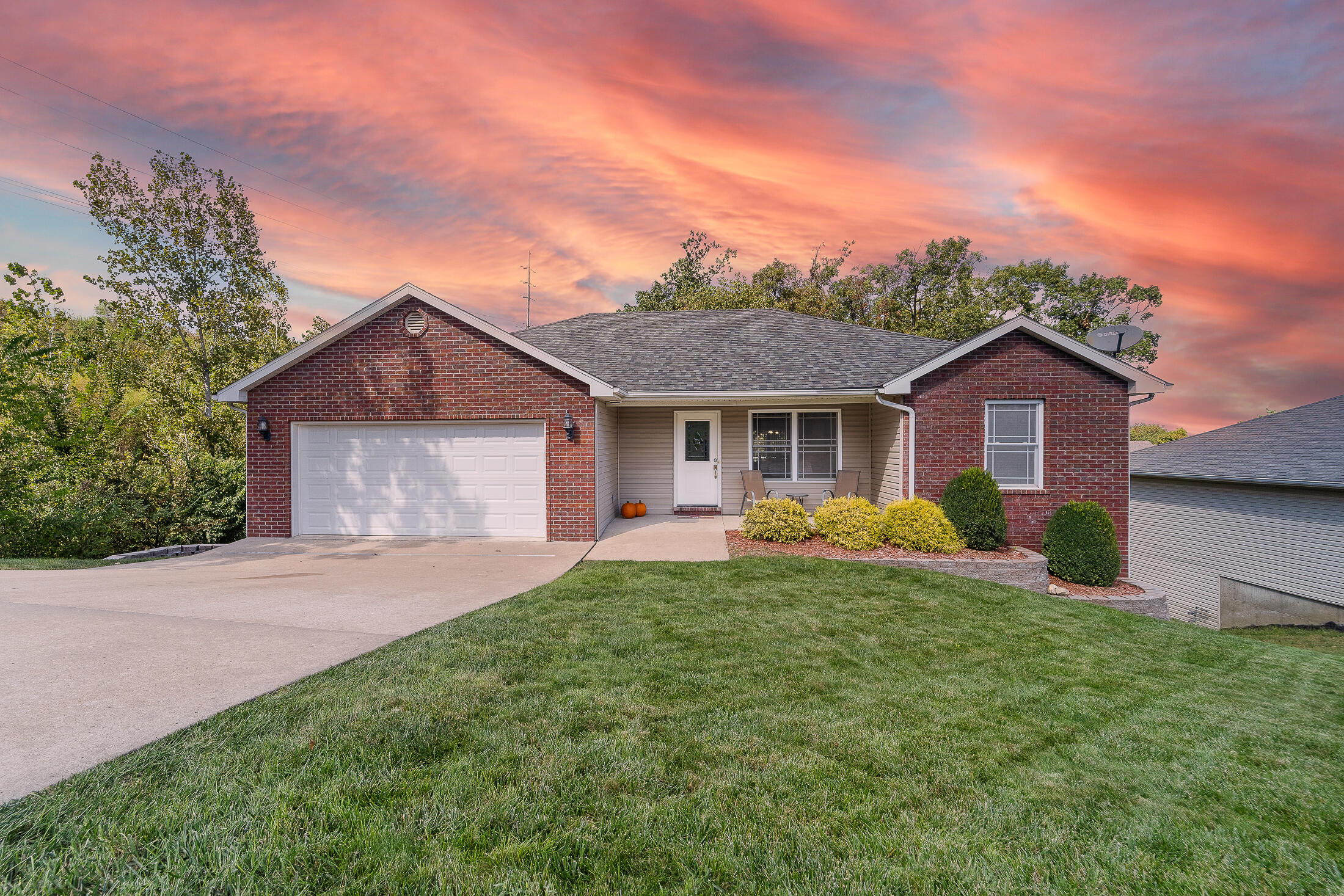 Hartford Dr, Jefferson City, MO 65109