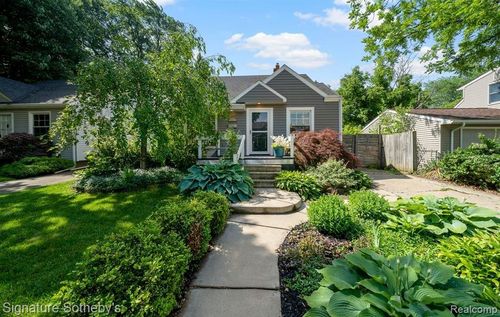 2420 Harwood Ave, Royal Oak, MI, 48067-4008 | Card Image