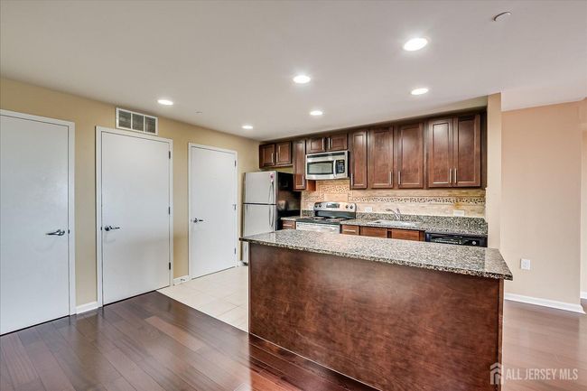 APT-2107 - 110 Somerset St, Townhouse with 2 bedrooms, 2 bathrooms and null parking in New Brunswick NJ | Image 15