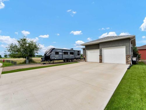 1010 Memorial Drive Se, Redcliff, AB, T0J2P0 | Card Image