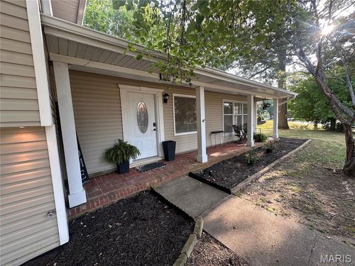 303 Kennedy Dr, Sikeston, MO, 63801-5130 | Card Image