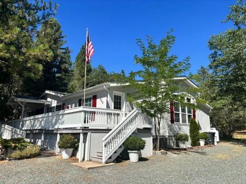 469 Detrick Dr, Grants Pass, OR, 97527-8906 | Card Image