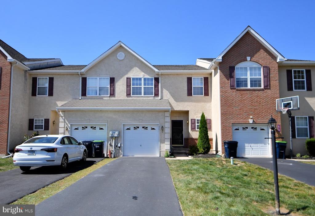 Auburn Ct, Souderton, PA 18964