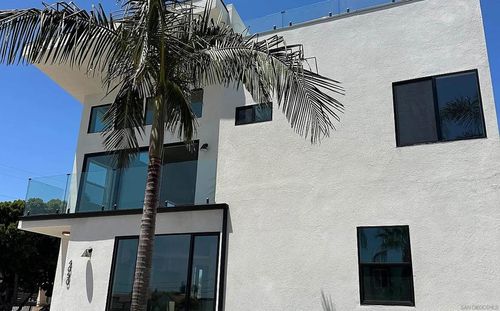 4052 Sequoia St, San Diego, CA, 92109-6161 | Card Image