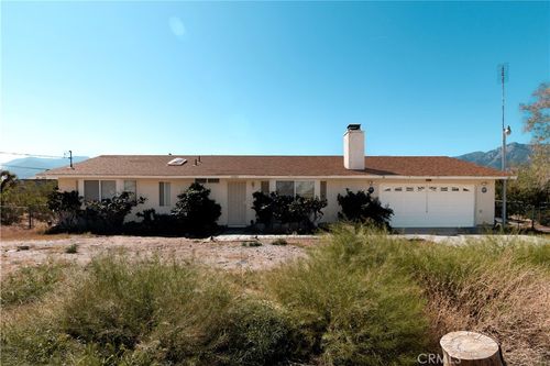 32303 Sapphire Rd, Lucerne Valley, CA, 92356-8622 | Card Image