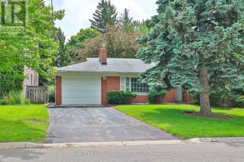 17 Munro Boulevard, Toronto (St. Andrew-Windfields), ON, M2L1C1 | Card Image