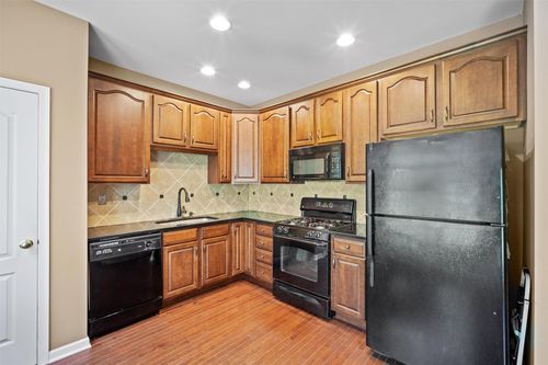152-837 Huntington Dr, Fishkill, NY, 12524-4917 | Card Image