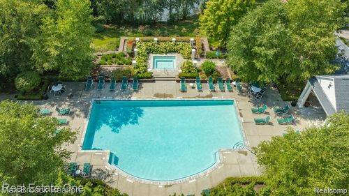 3101 Cameron Cir, Commerce Twp, MI, 48390-5825 | Card Image