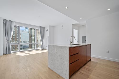 811-75 Park Ln S, Jersey City, NJ, 07310-3168 | Card Image