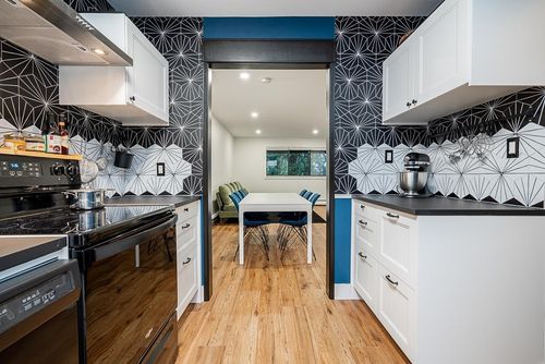 301-1561 Vidal St, White Rock, BC, V4B5A7 | Card Image