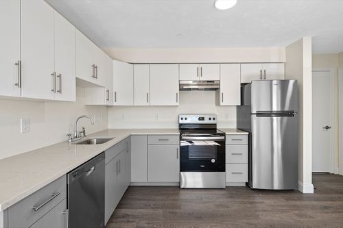 203-472 Essex St, Lynn, MA, 01902-3923 | Card Image