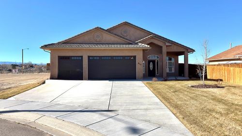 815 Thorncrest Dr, Pueblo, CO, 81005-5401 | Card Image