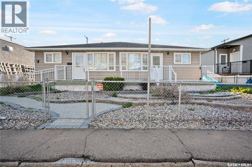 540 Wascana St, Regina, SK, S4R4J2 | Card Image