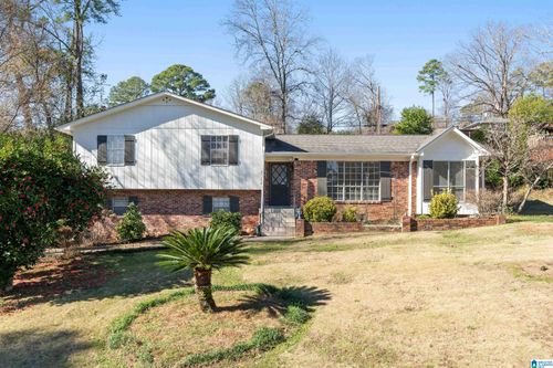 704 Staffordshire Ln, Vestavia, AL, 35226-3435 | Card Image