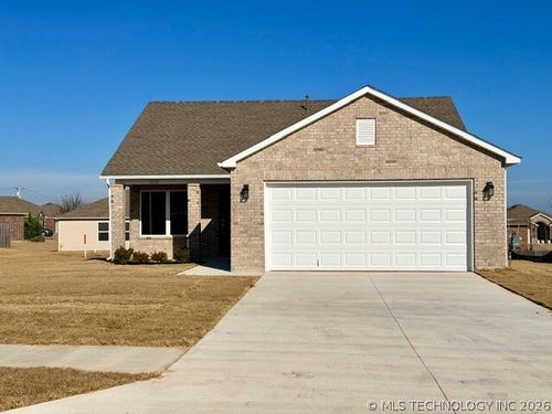 1112 Raven Dr, Claremore, OK, 74019-1845 | Card Image