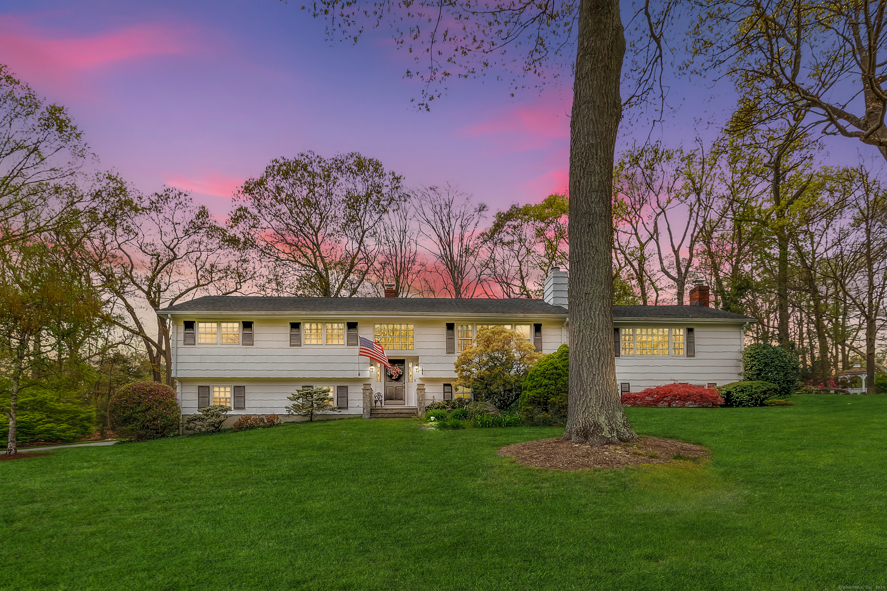 Pilgrim Ln, Stratford, CT 06614