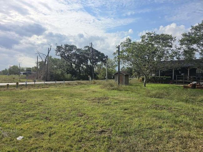 4012 County Road 461 A, House other with 2 bedrooms, 1 bathrooms and null parking in Brazoria TX | Image 6