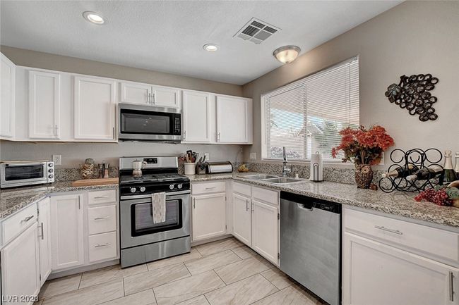 9324 Chilly Pond Ave, House other with 5 bedrooms, 3 bathrooms and null parking in Las Vegas NV | Image 18