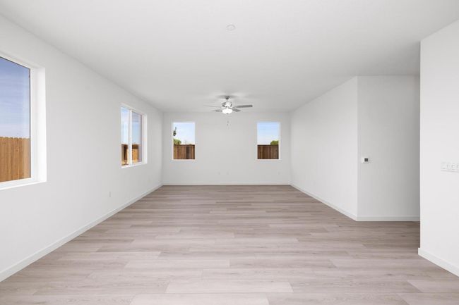 821 Helmsley Ln, House other with 5 bedrooms, 3 bathrooms and null parking in Patterson CA | Image 5