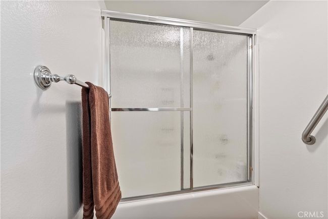 Super clean bathroom. | Image 14