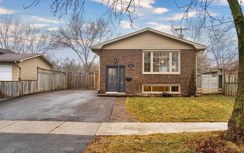 586 Chamberlain Rd, Burlington, ON, L7L2V5 | Card Image