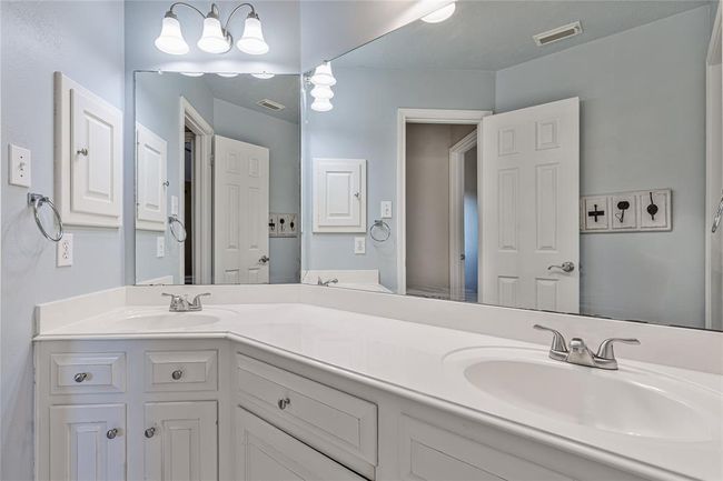 There is plenty of counterspace in this secondary bathroom | Image 31