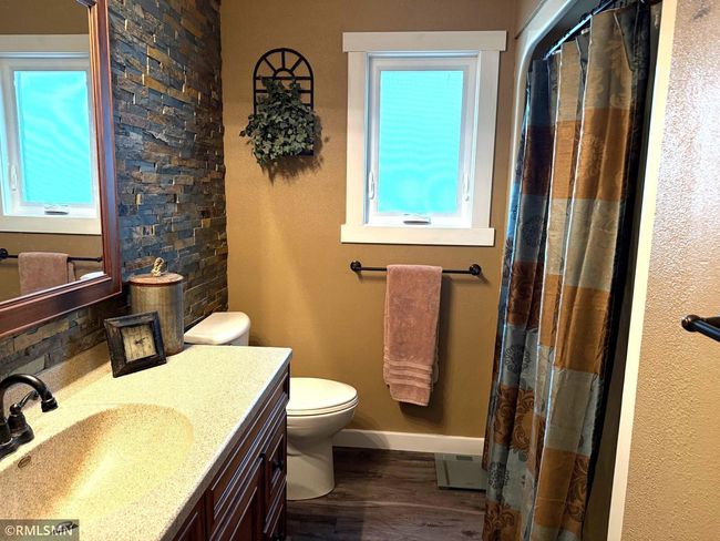 Main Bathroom | Image 8
