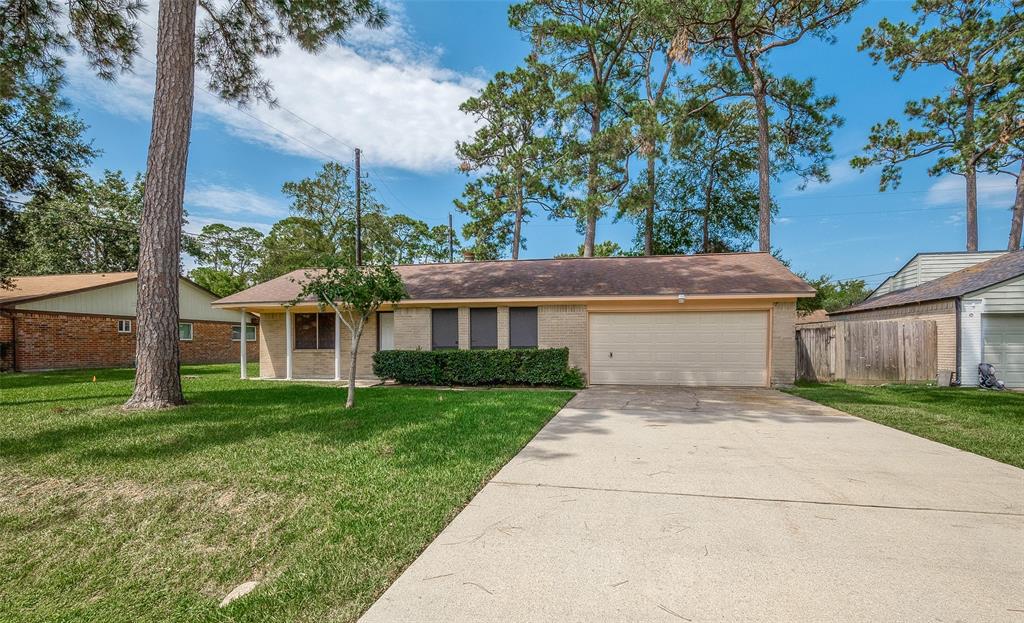 Dogwood Ln, Baytown, TX 77521