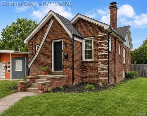 200 Pinecrest Dr, Ferndale, MI, 48220-2331 | Card Image