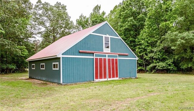 View of outbuilding with view of wooded area | Image 40