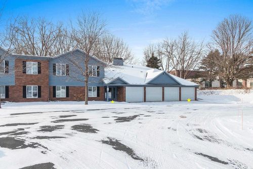 2945 Mossy Oak Circle, GREEN BAY, WI, 54311 | Card Image