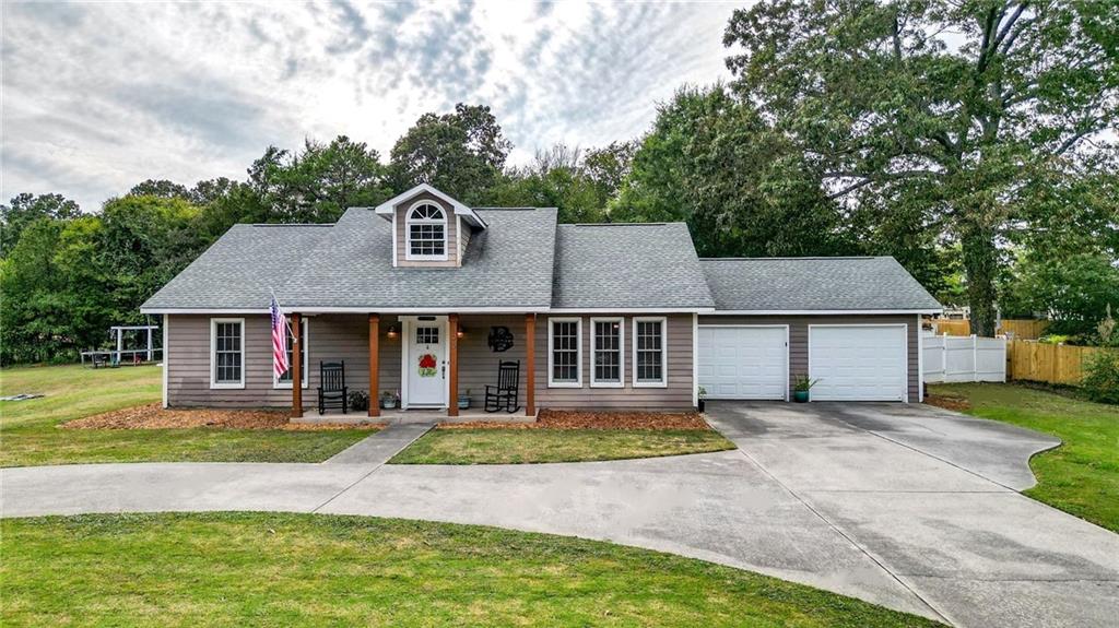 Hanover Cir, Calhoun, GA 30701