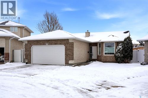 2358 Mcgregor Pl, Regina, SK, S4V2Y4 | Card Image