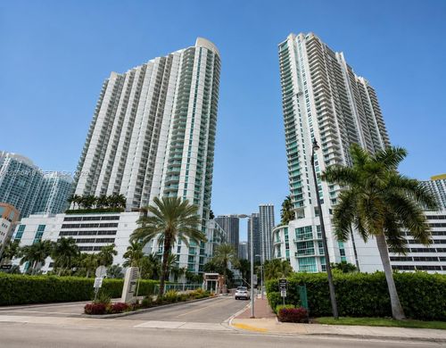 1508-92 Sw 3rd St, Miami, FL, 33130-3077 | Card Image