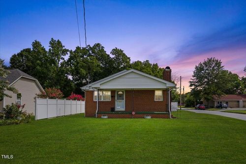 513 E Holt St, Smithfield, NC, 27577-4325 | Card Image