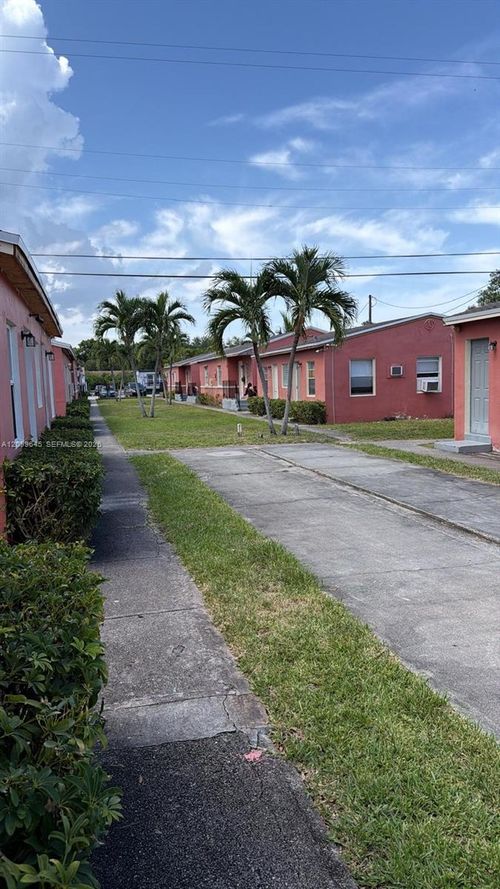 29a-2316 Madison St, Hollywood, FL, 33020-7049 | Card Image