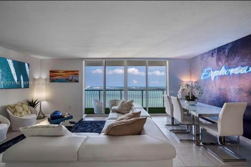 4101-1200 Brickell Bay Dr, Miami, FL, 33131-3251 | Card Image